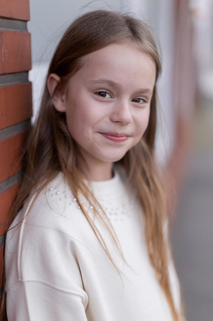 web_Olivia_Sedcard-9200