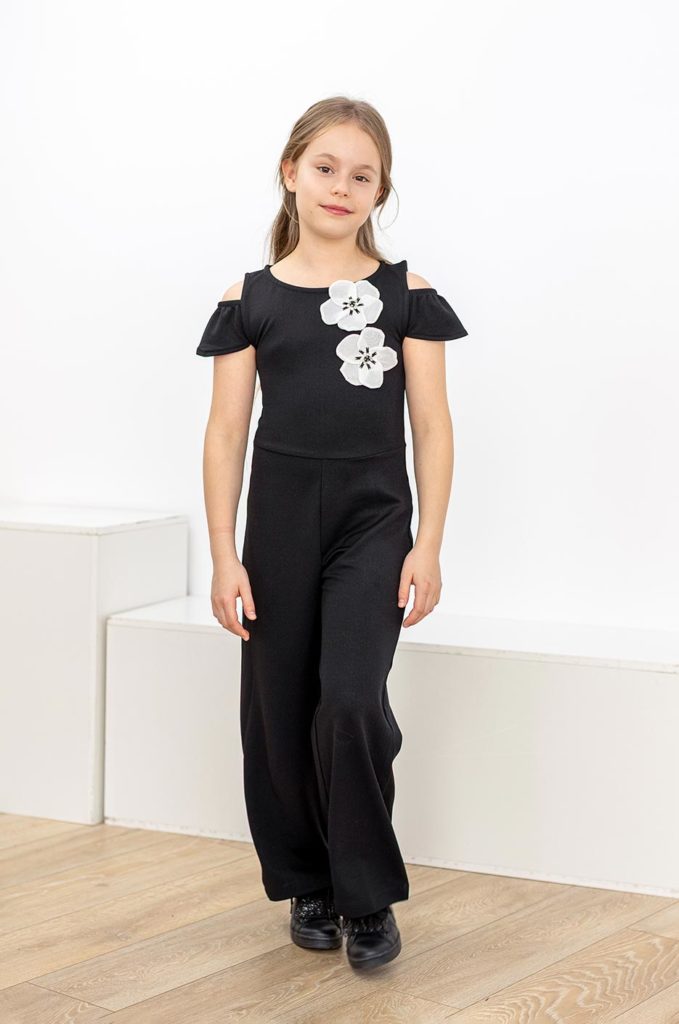 web_Olivia_Sedcard-9448