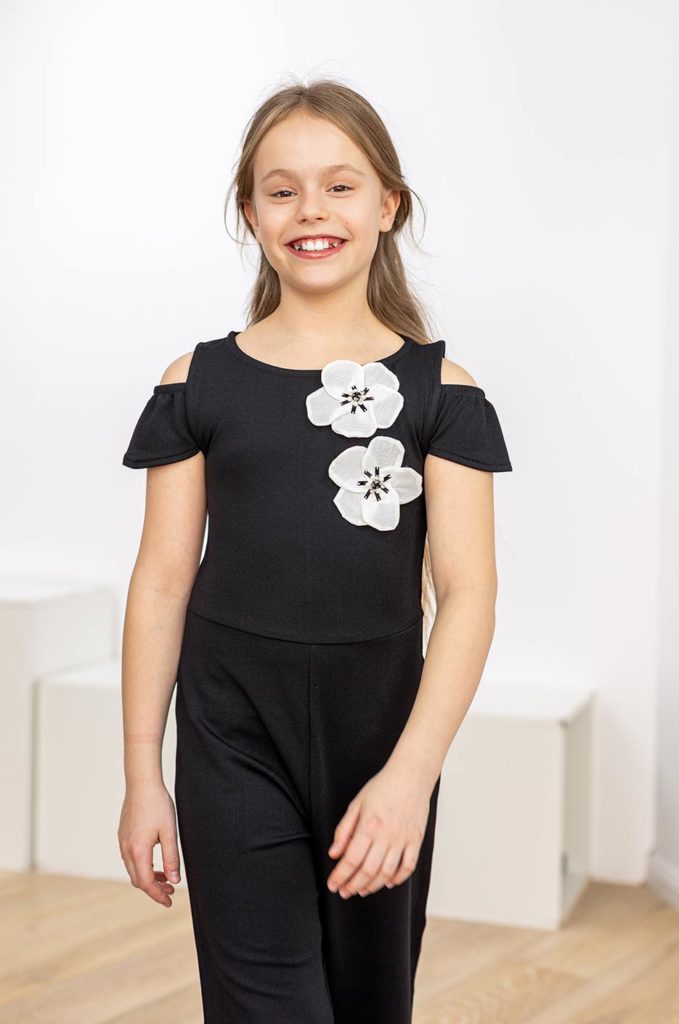 web_Olivia_Sedcard-9501